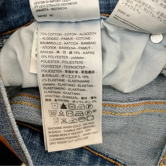 Women’s Levi’s Classic Boot Jeans - Picture 2 of 7